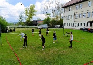 POPOŁUDNIOWY SERWIS W JABŁONCE – SIATKÓWKA W RYTMIE PASJI