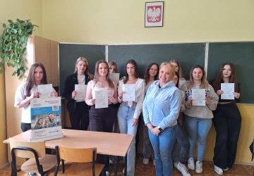 KROK KU NOWYM MOŻLIWOŚĆIOM ZAWODOWYM – KURS MAKIJAŻU DZIENNEGO I OKOLICZNOŚCIOWEGO