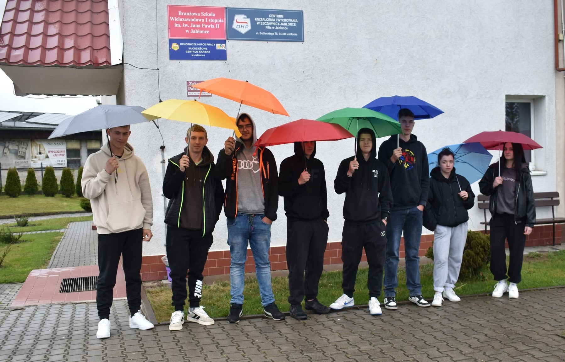 TURNIEJ PIŁKARZYKÓW – PASJA I DOBRA ZABAWA MIMO DESZCZU W JABŁONCE