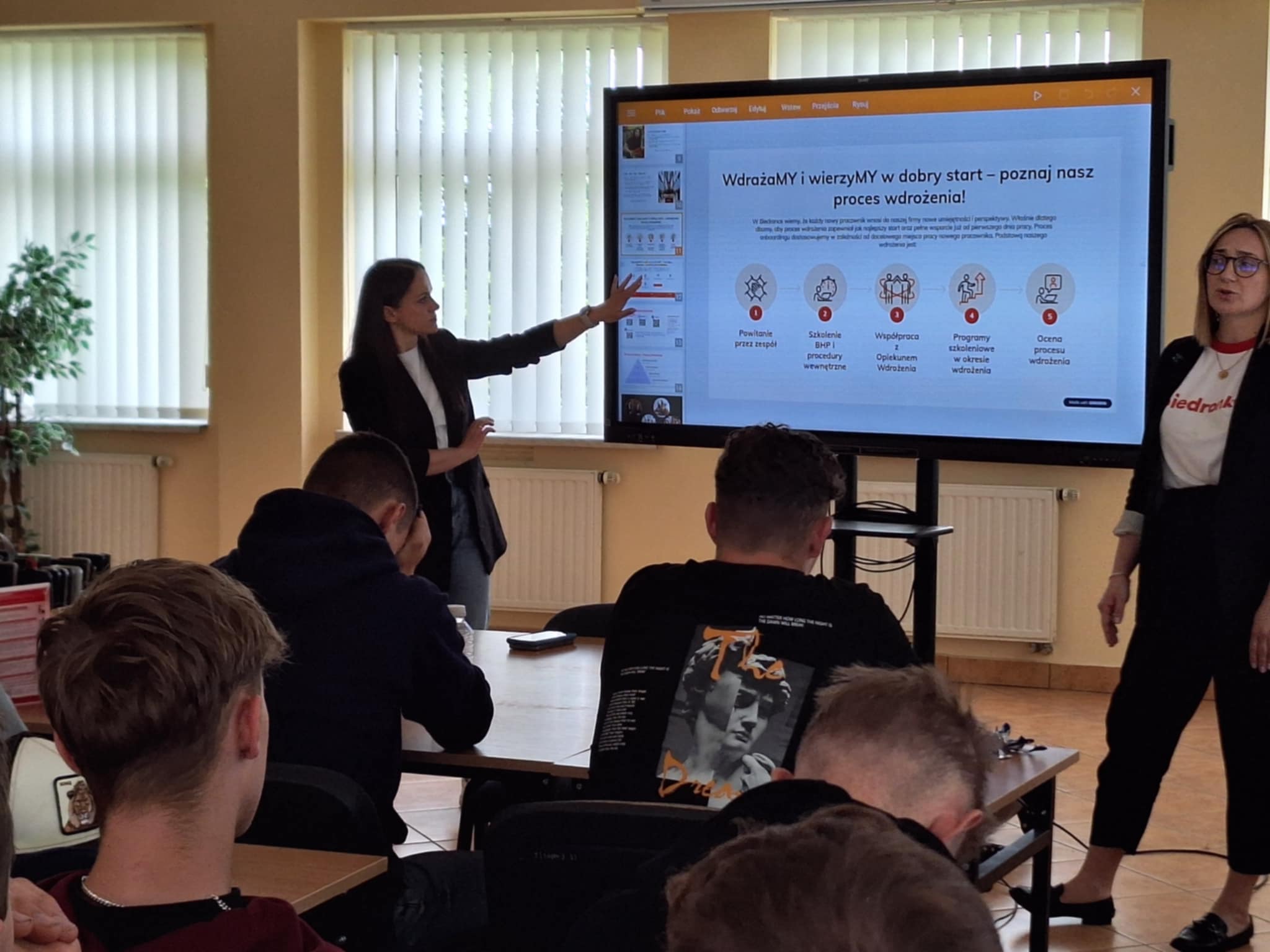 ZAWODOWY START Z BIEDRONKĄ – GIEŁDA PRACY W JABŁONCE