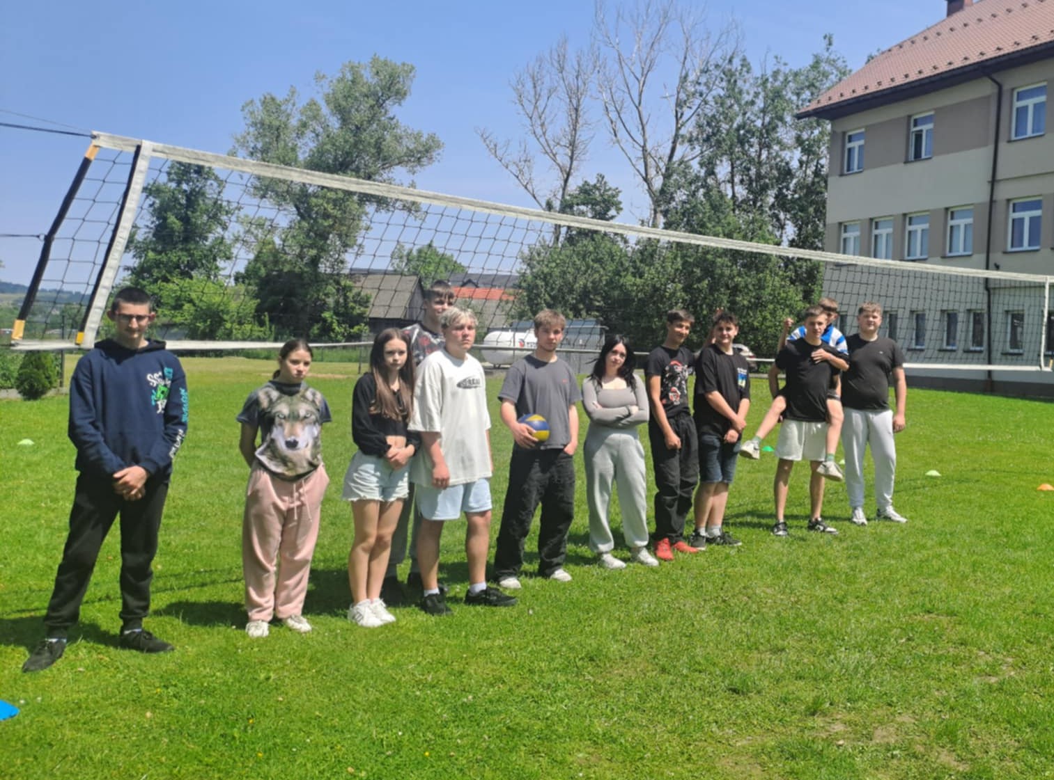 SPORTOWE EMOCJE W SŁOŃCU - MECZ SIATKÓWKI