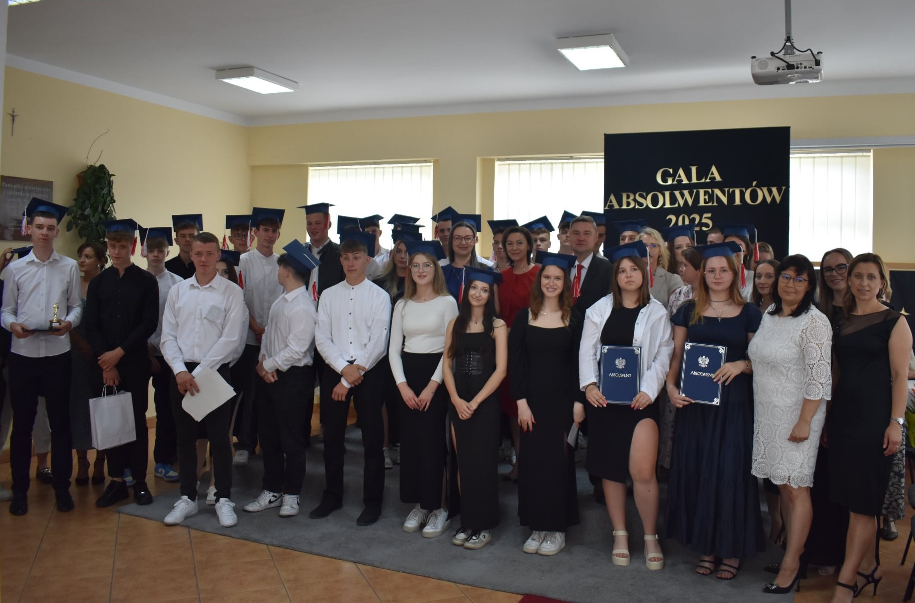 UROCZYSTA GALA ABSOLWENTÓW W CKIW OHP W SZCZAWNICY-JABŁONCE