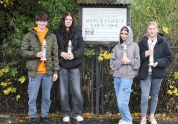 WYCHOWANKOWIE CKIW OHP W SZCZAWNICY–JABŁONCE  Z WIZYTĄ  NA CMENTARZU