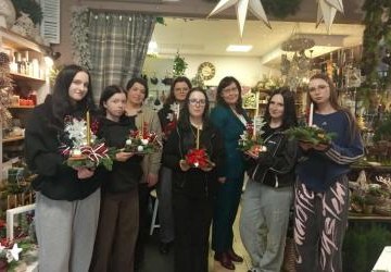 ŚWIĄTECZNA ARTETERAPIA  W PRACOWNI FLORYSTYCZNEJ