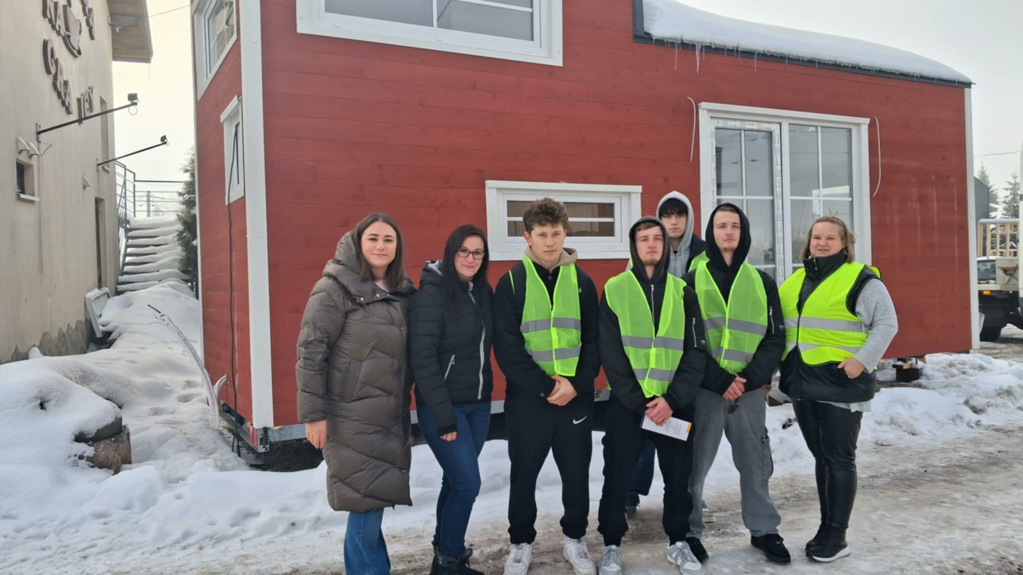 W ŚWIECIE MAŁYCH DOMÓW – WIZYTA MŁODZIEŻY W TINY HOUSE DESIGN