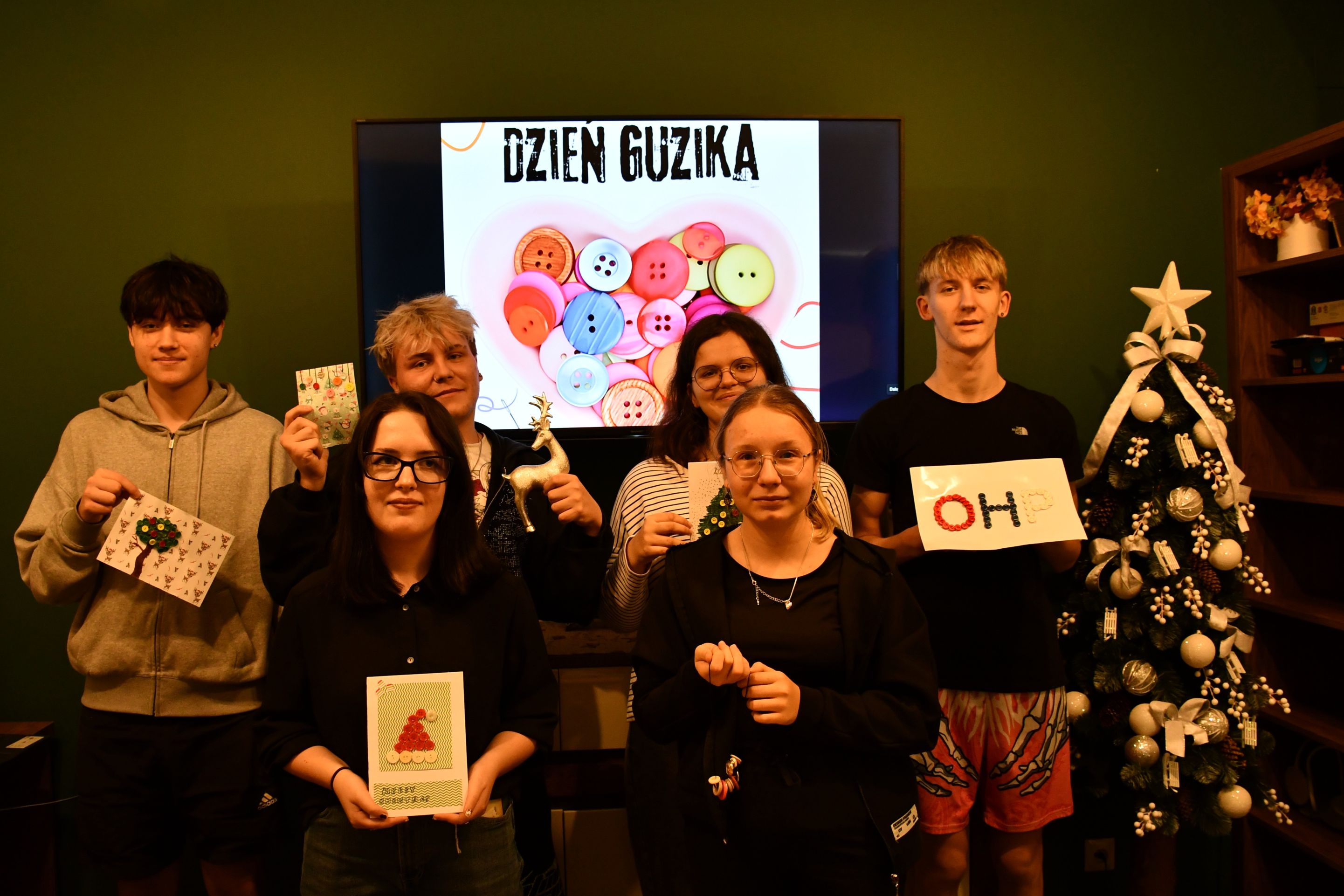 DZIEŃ GUZIKA – KREATYWNE ZAJĘCIA GRUPOWE