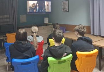 🎯🎬FERIE Z OHP – STRZAŁ W DZIESIĄTKĘ I FILMOWY RELAKS! ❄️✨