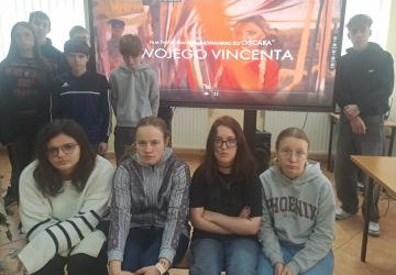 POLSKIE KINO W CENTRUM – MŁODZIEŻ OHP NA SEANSIE „CHŁOPI”