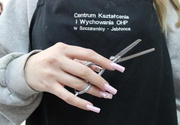 ✂️🌸DOBRE CIĘCIE NA WIOSNĘ – METAMORFOZY FRYZJERSKIE DLA POTRZEBUJĄCYCH🌸✂️