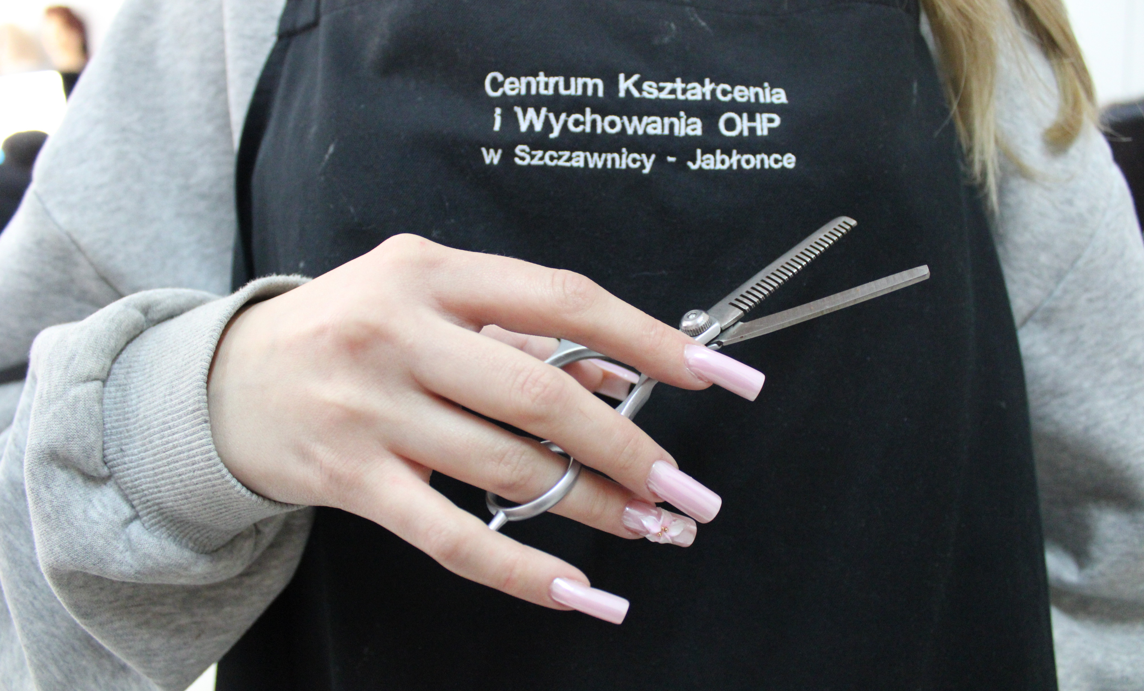 ✂️🌸DOBRE CIĘCIE NA WIOSNĘ – METAMORFOZY FRYZJERSKIE DLA POTRZEBUJĄCYCH🌸✂️