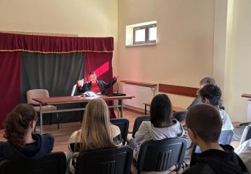 Spektakl profilaktyczny „Drugie życie 2.0” – o świadomym korzystaniu z Internetu